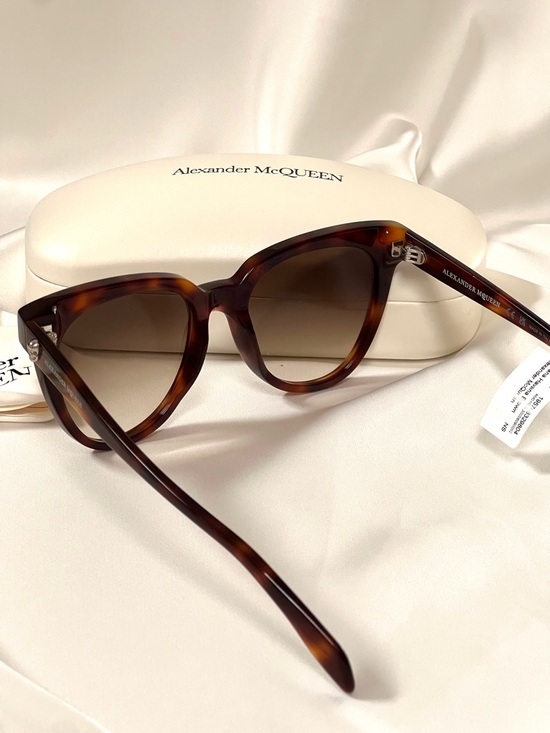 Alexander McQueen Tortoiseshell Sunglasses with Brown Gradient Lenses main image 4